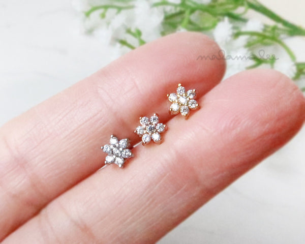 Sparkly Mini Flower Flat Back Earrings, Internally Threaded, 16G, Titanium earrings, Cartilage earring, Flower Helix earring, tragus earring