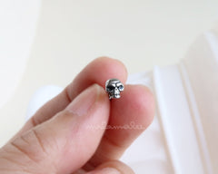 Skull store cartilage earring